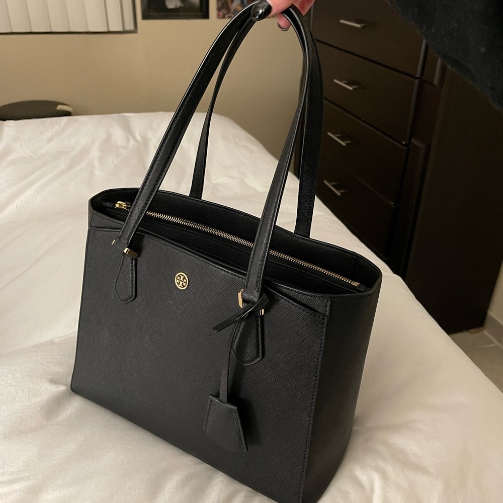 Tory Burch Robinson Small Leather Tote!!